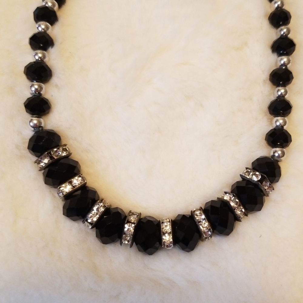 ⛄️Black and Sliver Rhinestone Beaded 19" Necklace